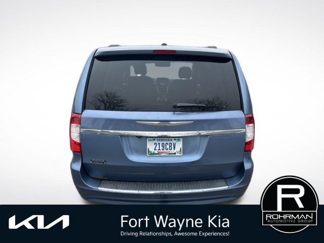 Used 2011 Chrysler Town & Country Touring FWD image 4