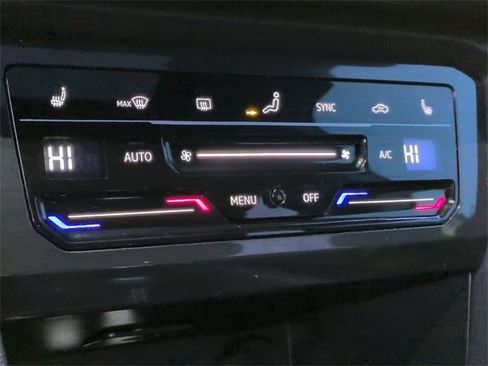 Used 2024 Volkswagen Tiguan SE R-Line image 18