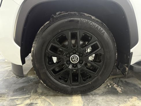 Used 2024 Toyota Sequoia Limited image 27