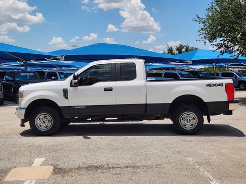 Used 2022 Ford F250 XL w/ Power Equipment Group AWD/4WD image 3