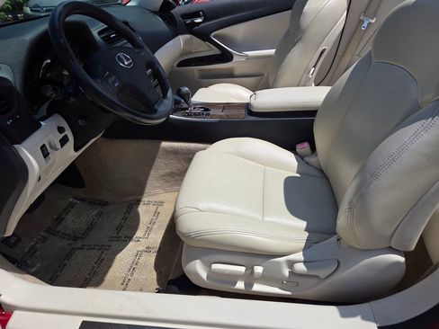 Used 2010 Lexus IS 250C RWD image 9