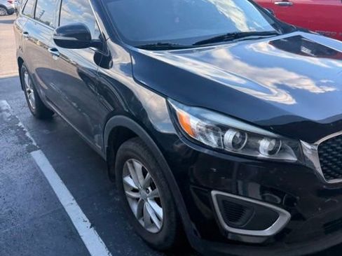 Used 2018 Kia Sorento AWD image 2