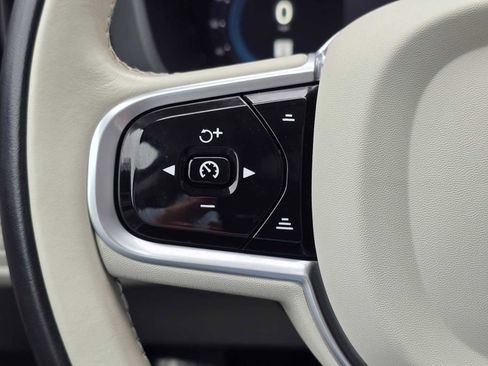 Certified 2023 Volvo XC60 B5 Ultimate w/ Climate Package image 32