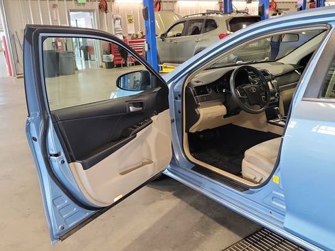 Used 2012 Toyota Camry LE FWD image 13