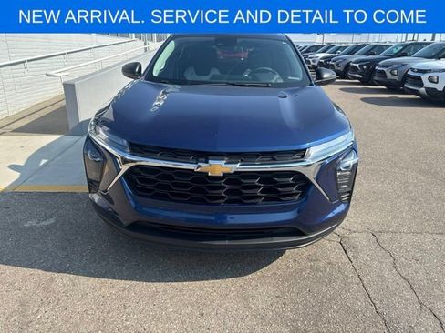 Used 2024 Chevrolet Trax LS FWD image 3