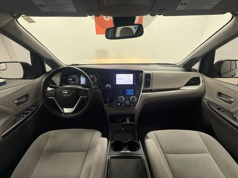 Used 2020 Toyota Sienna LE FWD image 17