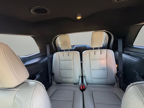 Used 2015 Ford Explorer XLT w/ Equipment Group 202A image 30