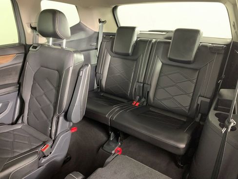 Used 2024 Volkswagen Atlas SE AWD/4WD image 33