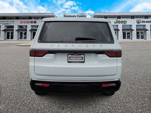Used 2023 Jeep Wagoneer image 7