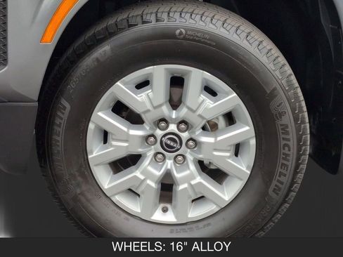 Used 2024 Nissan Frontier SV w/ SV Convenience Package image 11