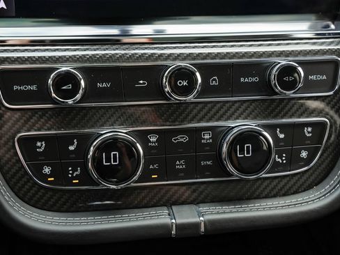 Used 2023 Bentley Bentayga Extended Wheelbase AWD/4WD image 12