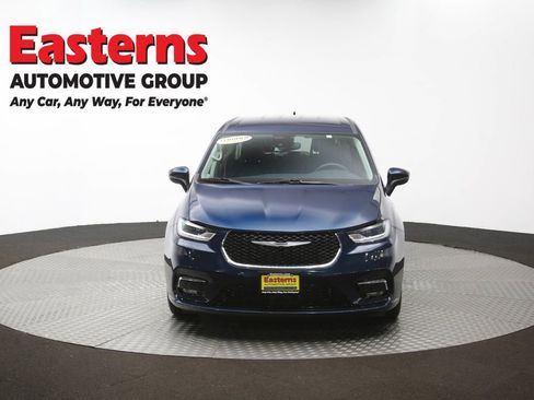 Used 2023 Chrysler Pacifica Touring-L FWD image 55