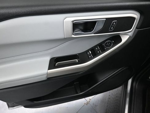 Used 2021 Ford Explorer XLT w/ Equipment Group 202A image 29