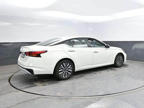 Used 2025 Nissan Altima 2.5 SV FWD image 10