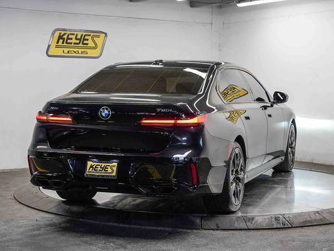 Used 2024 BMW 760i xDrive w/ Premium Package 2 AWD/4WD image 4