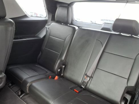 Used 2020 Chevrolet Traverse LT w/ LT Premium Package image 12