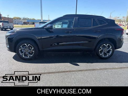 New 2026 Chevrolet Trax LT w/ Driver Confidence Package FWD image 5