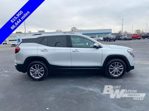 Used 2022 GMC Terrain SLT w/ LPO, Floor Liner Package image 7