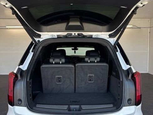 Used 2024 Cadillac XT6 Premium Luxury w/ Technology Package FWD image 33