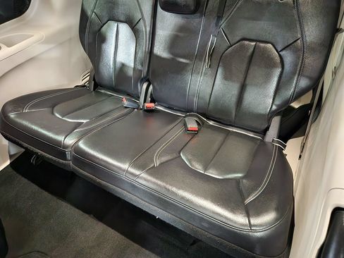 Used 2022 Chrysler Pacifica Touring-L w/ Uconnect Theater Family Group AWD/4WD image 53