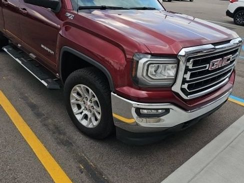 Used 2017 GMC Sierra 1500 SLE w/ SLE Value Package AWD/4WD image 3
