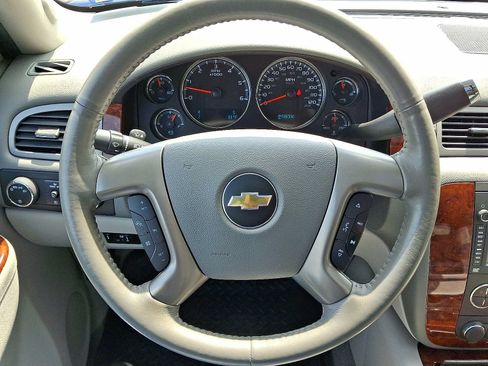 Used 2013 Chevrolet Avalanche LTZ AWD/4WD image 19