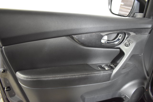 Used 2017 Nissan Rogue S AWD/4WD image 7