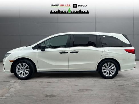 Used 2018 Honda Odyssey LX image 2