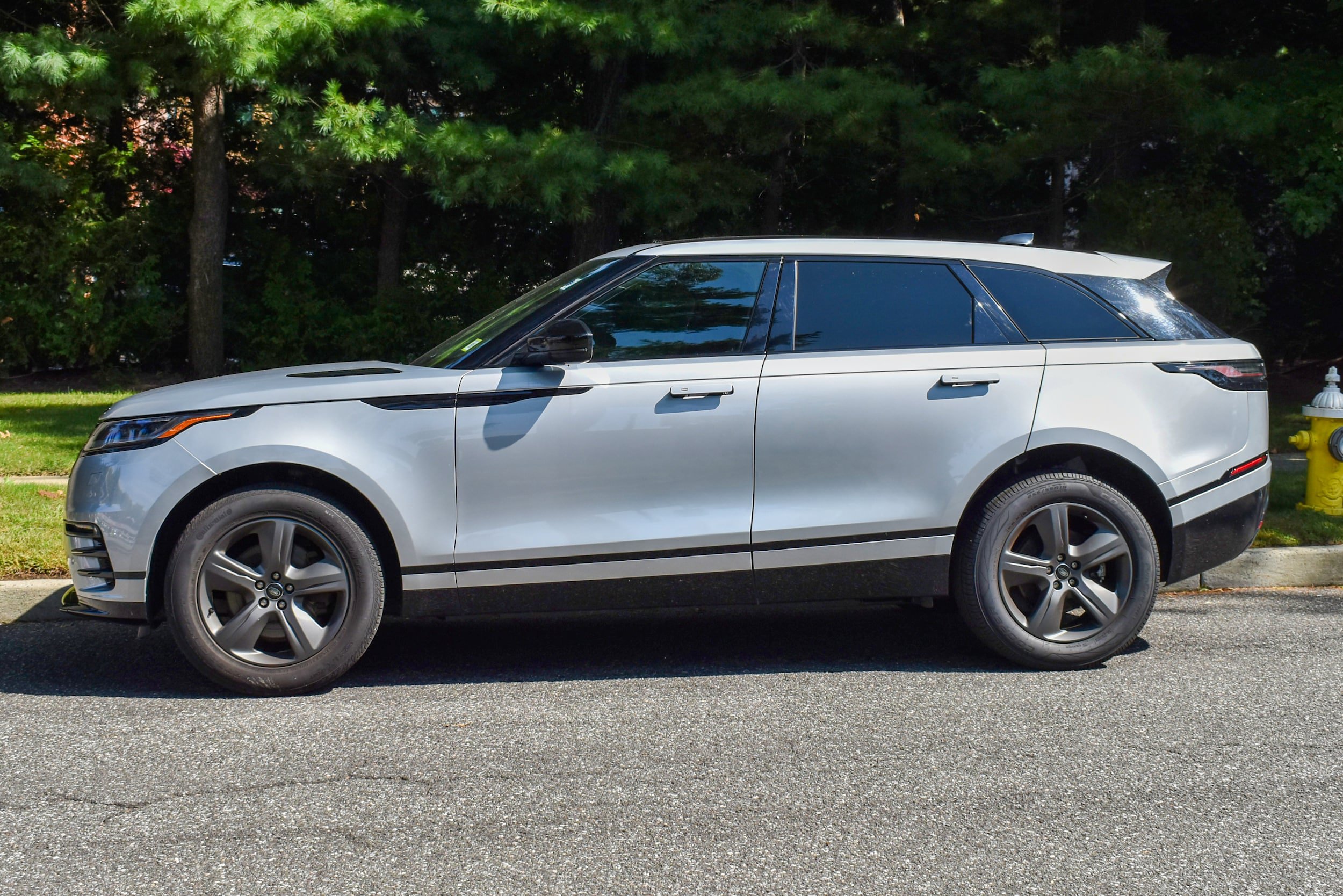 Used 2025 Land Rover Range Rover Velar Dynamic SE AWD/4WD image 4