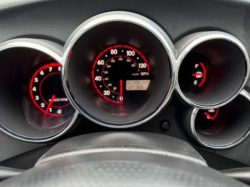 Used 2006 Toyota Matrix XR image 9