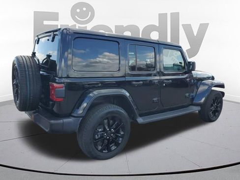 Used 2025 Jeep Wrangler Unlimited Sahara AWD/4WD image 5