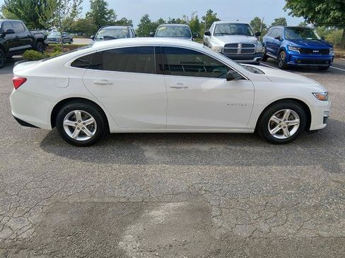 Used 2022 Chevrolet Malibu LS w/ LPO, Convenience Package 1 FWD image 2