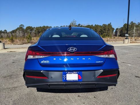 Used 2024 Hyundai Elantra Limited image 19