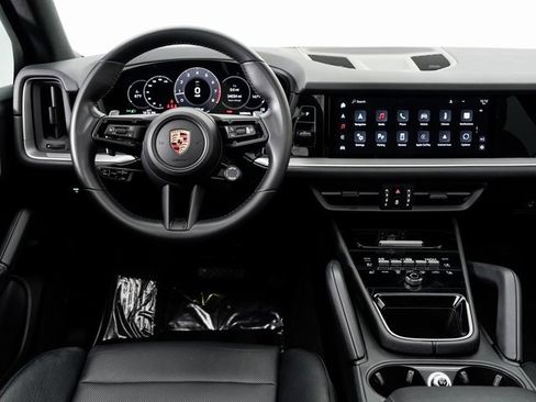 Used 2024 Porsche Cayenne image 17