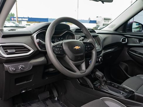 Used 2021 Chevrolet TrailBlazer LS w/ LPO, Blackout Package FWD image 23
