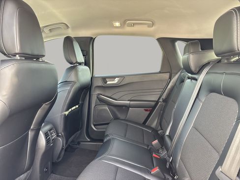 Used 2025 Ford Escape SE image 16