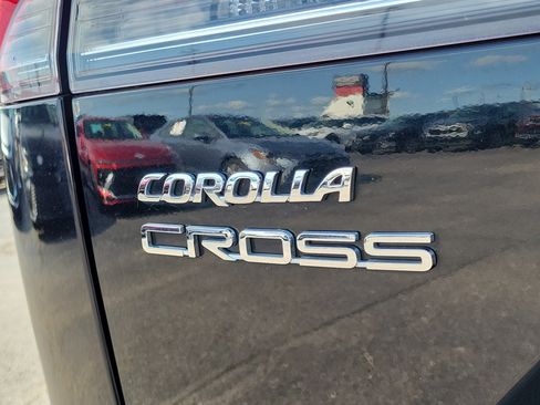 Used 2024 Toyota Corolla Cross XLE AWD/4WD image 6