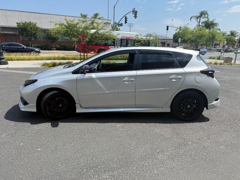 Used 2018 Toyota Corolla iM w/ Carpet Mat Package (TMS) FWD image 4