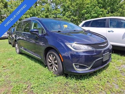 Used 2018 Chrysler Pacifica Touring-L w/ Premium Audio Group