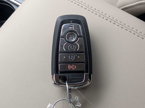 Used 2026 Lincoln Corsair Premiere FWD image 32