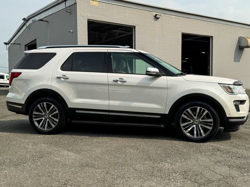 Used 2018 Ford Explorer Platinum AWD/4WD image 2