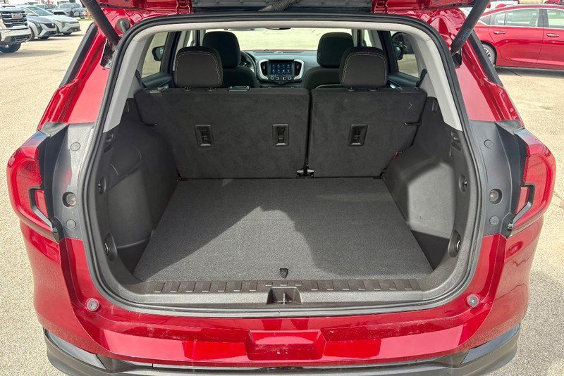 Used 2024 GMC Terrain SLE w/ Driver Convenience Package FWD image 5