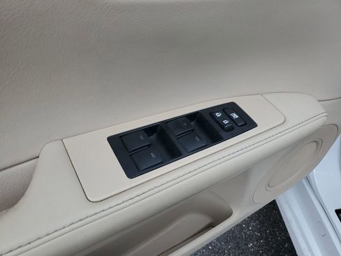 Used 2015 Lexus ES 350 w/ Luxury Package image 13