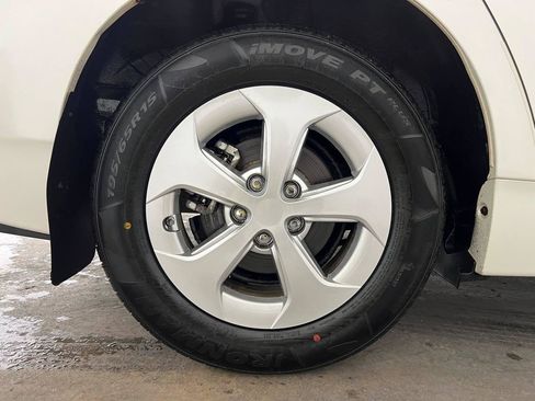 Used 2010 Toyota Prius Three FWD image 27