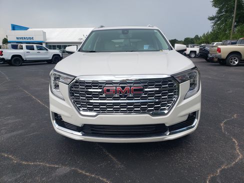 Used 2024 GMC Terrain Denali w/ Denali Premium Package AWD/4WD image 7