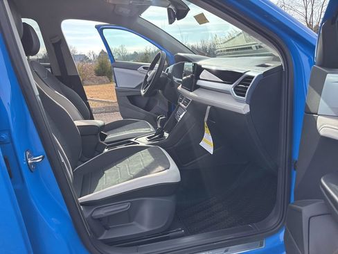New 2026 Volkswagen Taos SE image 22