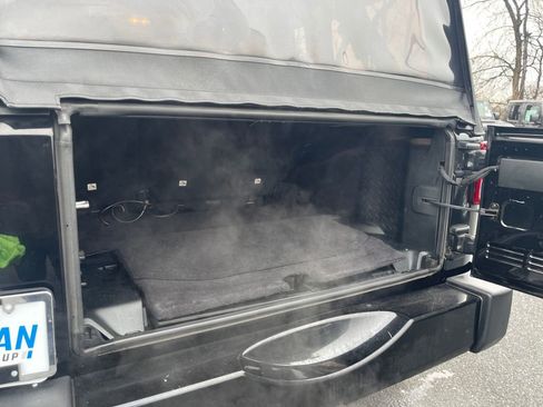 Used 2018 Jeep Wrangler Unlimited Sport image 17