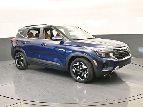 Used 2024 Kia Seltos EX image 8