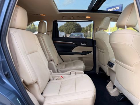 Used 2019 Toyota Highlander Limited Platinum FWD image 21