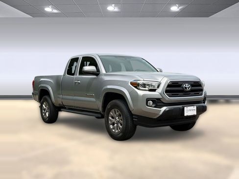 Used 2016 Toyota Tacoma SR5 image 6